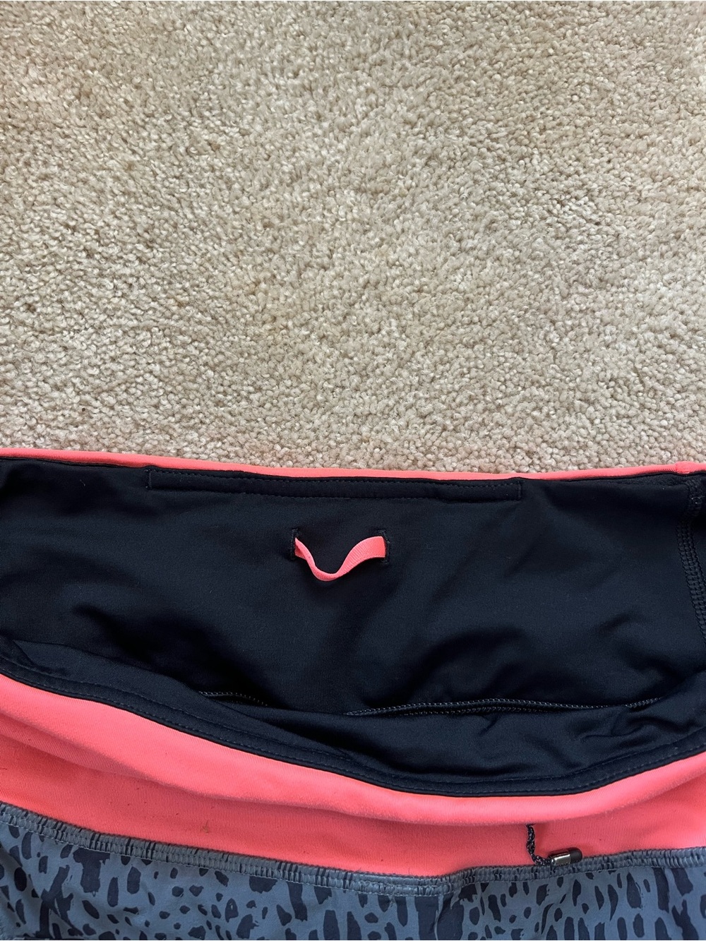 lululemon Speed-Up Coral Waistband Gray Animal-Print Athletic Shorts 2.5 inseam - Picture 4 of 5